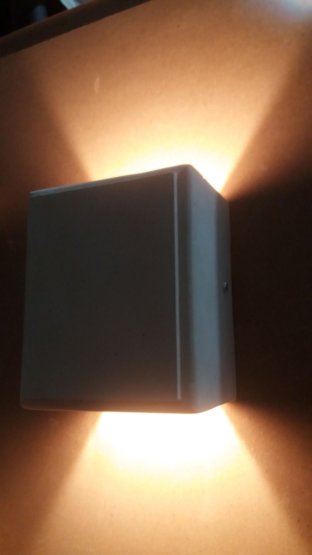 Lampade in pietra leccese: illuminazione artigianale per arredare con eleganza